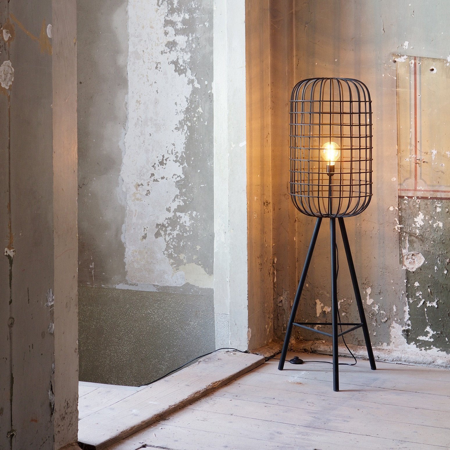 Hurricane shop floor lamp