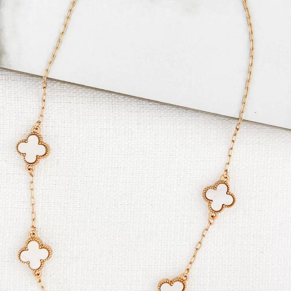 Short Gold Necklace with 5 White Fleurs